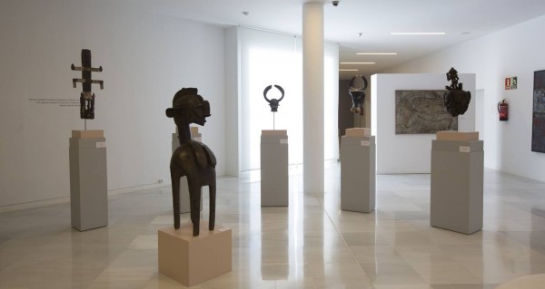 Montaje de la exposición de Brazám